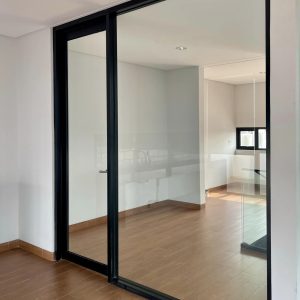 Pintu swing aluminium denpasar